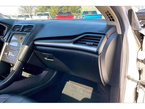 Used 2017 Ford Fusion Titanium FWD image 18
