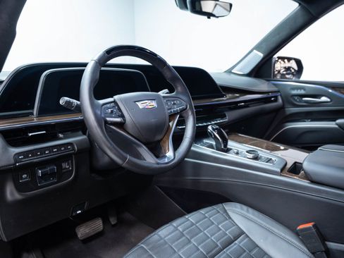 Used 2024 Cadillac Escalade Premium Luxury Platinum AWD/4WD image 11