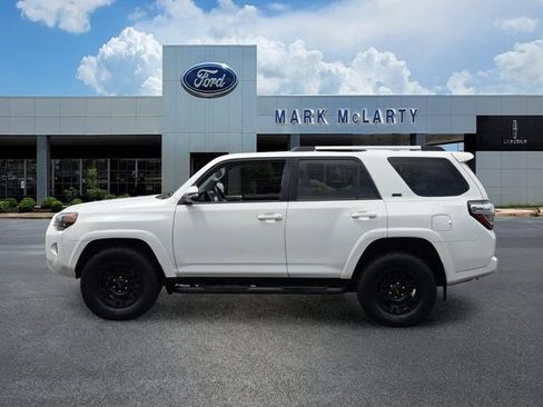 Used 2022 Toyota 4Runner SR5 Premium w/ Moonroof Package AWD/4WD image 2