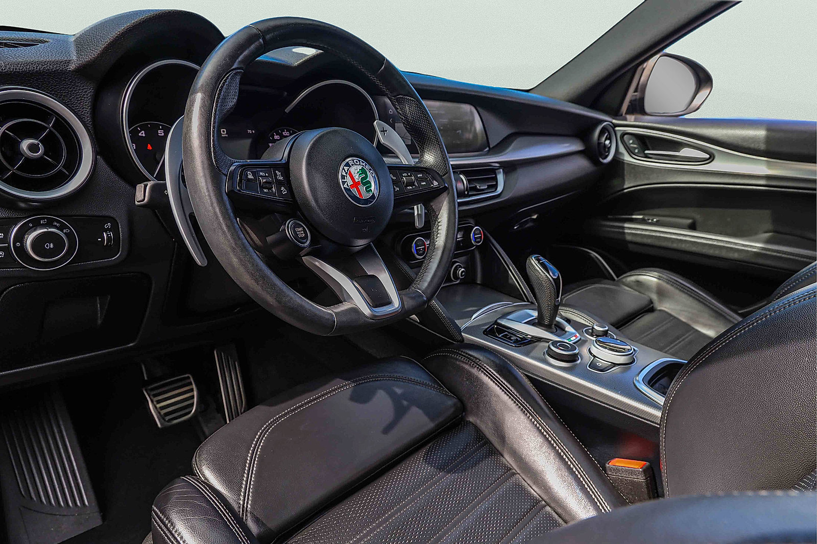 Used 2023 Alfa Romeo Stelvio Veloce AWD/4WD image 7