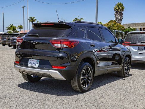 Used 2023 Chevrolet TrailBlazer LT w/ LPO, Blackout Package FWD image 4