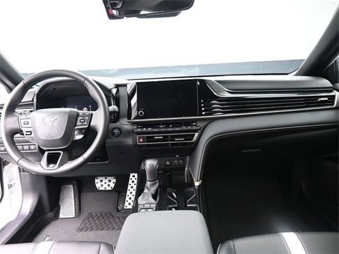 Used 2025 Toyota Camry SE w/ Convenience Package image 24