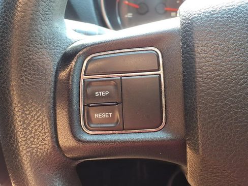 Used 2013 Dodge Avenger SE FWD image 22