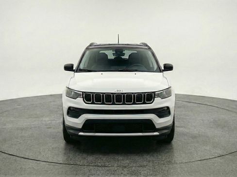 Used 2025 Jeep Compass Limited AWD/4WD image 2