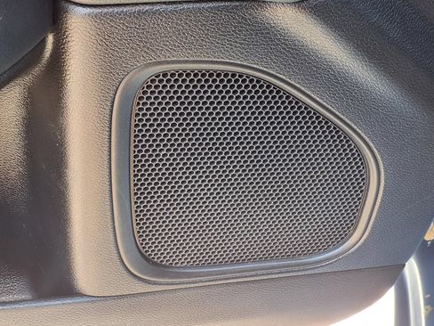 Used 2011 Chrysler 200 Limited FWD image 16