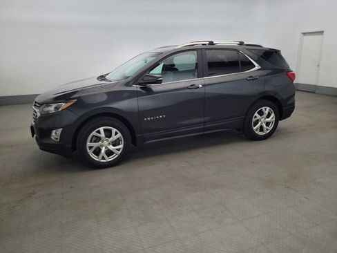 Used 2019 Chevrolet Equinox LT w/ Sun & Navigation Package AWD/4WD image 2