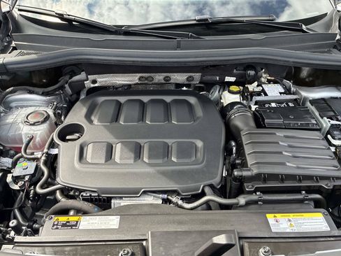 Used 2026 Volkswagen Tiguan SE w/ Panoramic Sunroof Package AWD/4WD image 9