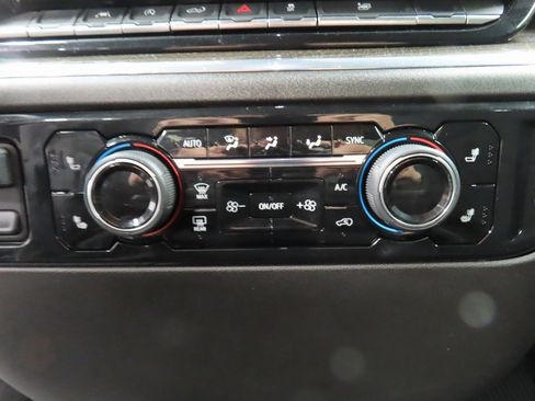 Used 2025 Chevrolet Silverado 1500 LT image 45