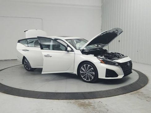 Used 2024 Nissan Altima 2.5 SL FWD image 10