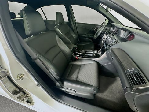 Used 2017 Honda Accord Sport image 28