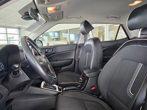 Used 2022 Hyundai Venue Limited FWD image 21