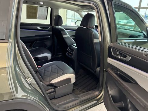 Used 2024 Volkswagen Atlas Peak Edition SE AWD/4WD image 42