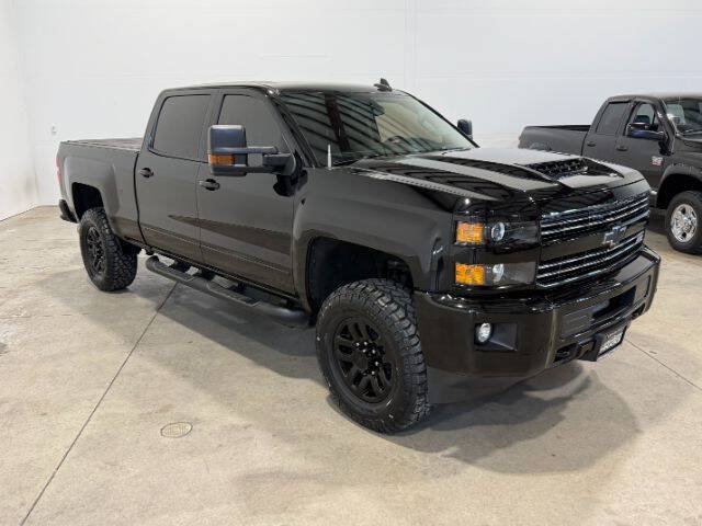 Used 2018 Chevrolet Silverado 2500 LT w/ Midnight Edition AWD/4WD image 6