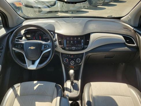 Used 2019 Chevrolet Trax LT w/ LT Convenience Package FWD image 14