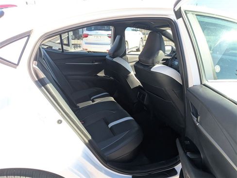 Used 2025 Toyota Camry SE image 27