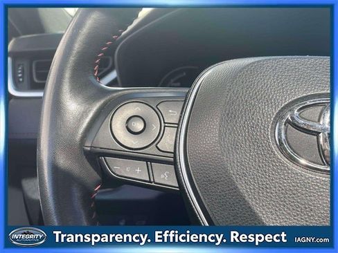 Used 2021 Toyota RAV4 SE image 22