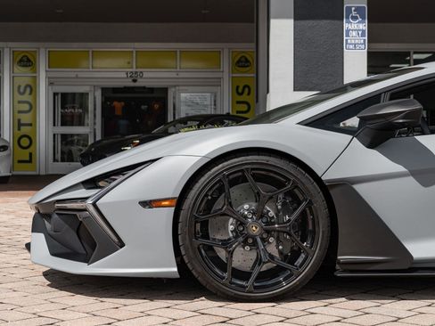 Used 2024 Lamborghini Revuelto AWD/4WD image 25