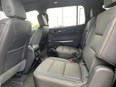 Used 2025 Chevrolet Traverse High Country AWD/4WD image 31