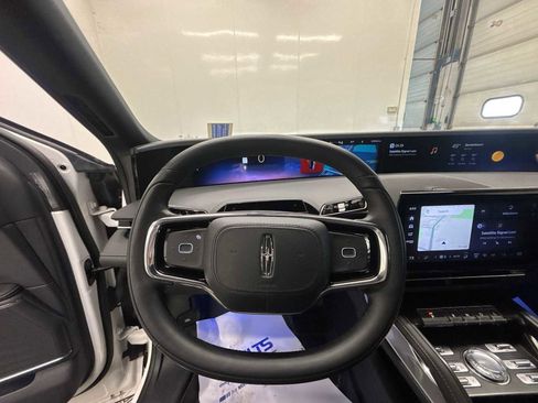 Used 2025 Lincoln Nautilus Premier w/ Jet Appearance Package AWD/4WD image 11