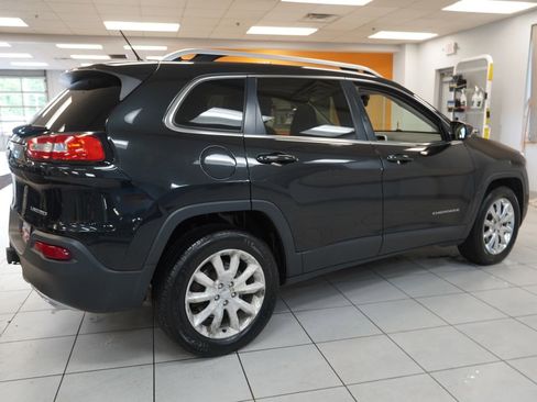 Used 2015 Jeep Cherokee Limited w/ Luxury Group AWD/4WD image 12