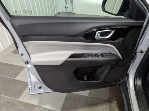 Used 2025 Jeep Compass Limited AWD/4WD image 12
