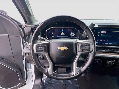 Used 2024 Chevrolet Silverado 2500 LT image 11