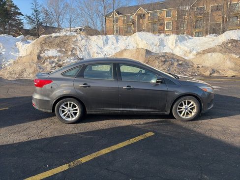 Used 2015 Ford Focus SE image 4