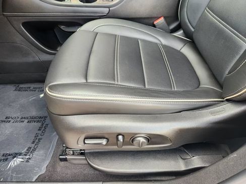 Used 2021 GMC Acadia Denali w/ Denali Technology Package FWD image 26
