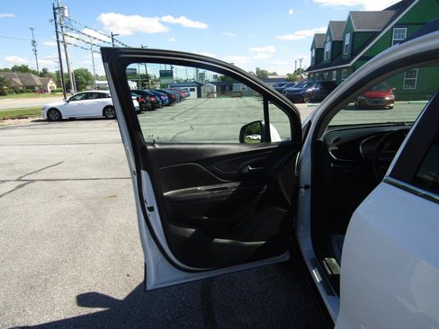 Used 2019 Buick Encore Preferred AWD/4WD image 10