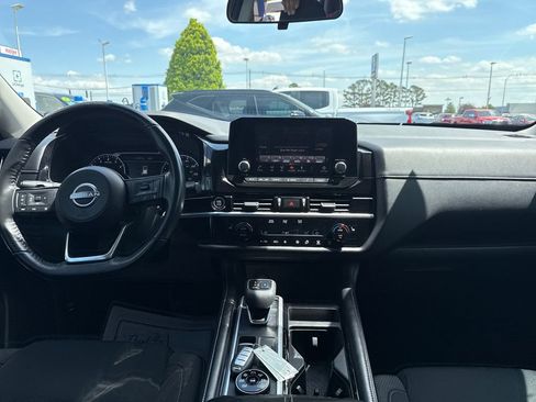 Used 2022 Nissan Pathfinder SV AWD/4WD image 15