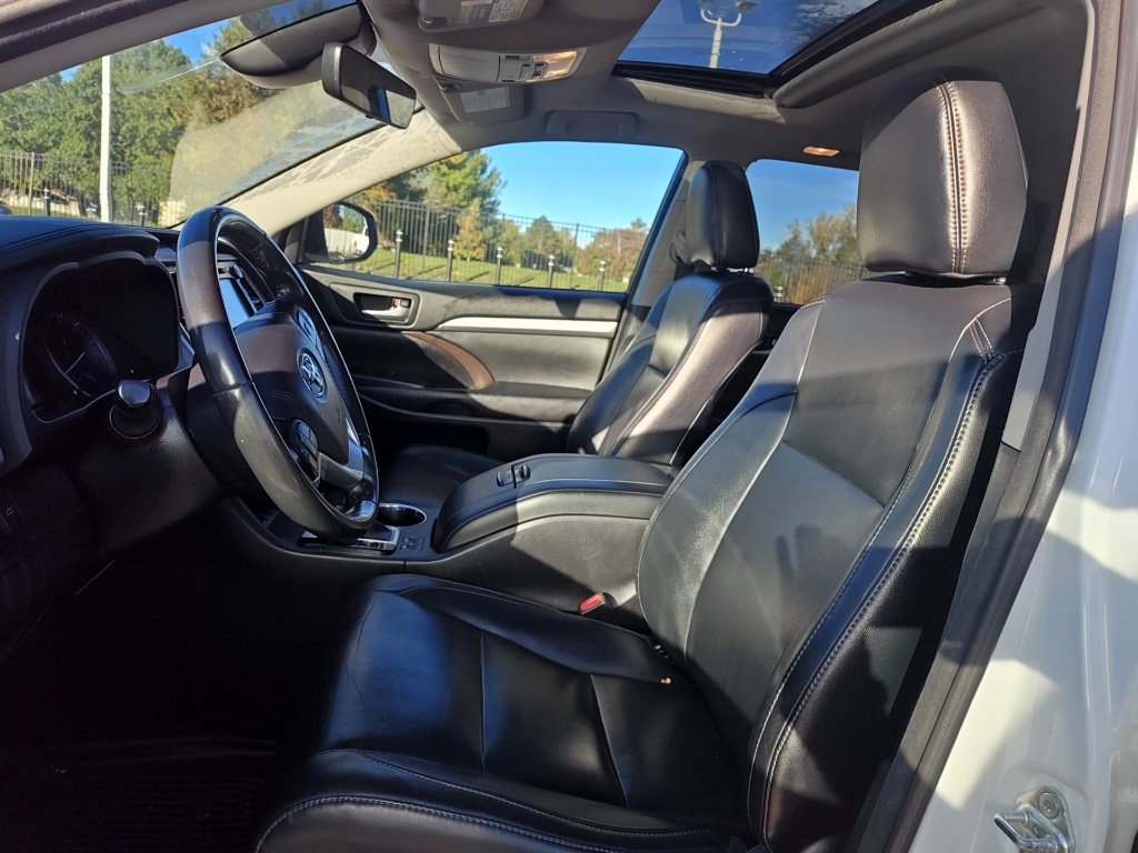 Used 2018 Toyota Highlander XLE AWD/4WD image 7