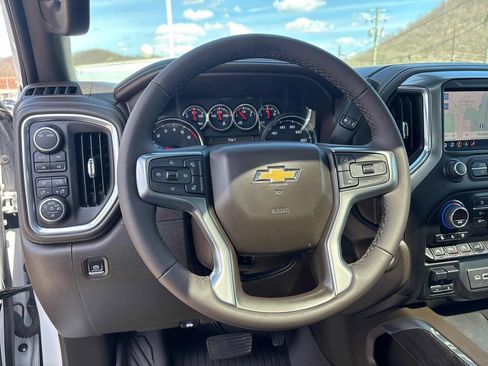 Used 2022 Chevrolet Silverado 1500 LTZ w/ LTZ Premium Package image 15