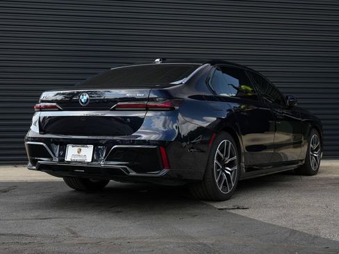 Used 2025 BMW i7 xDrive60 AWD/4WD image 13