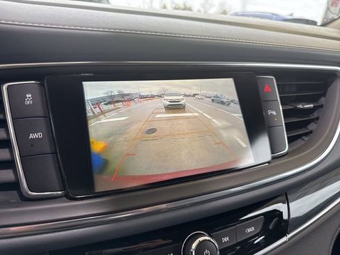 Used 2019 Buick Enclave Essence image 18