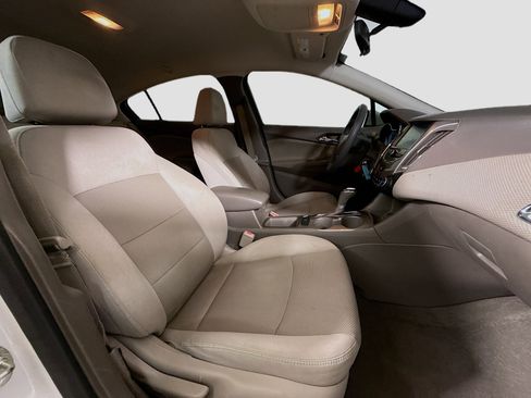 Used 2017 Chevrolet Cruze LT image 28