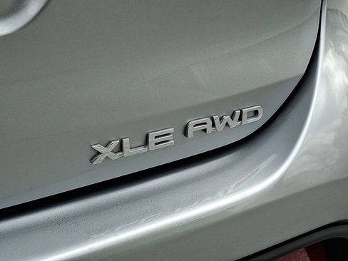 Certified 2021 Toyota Highlander XLE image 33