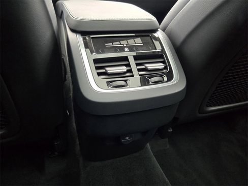 Used 2025 Volvo XC90 B5 Core image 11