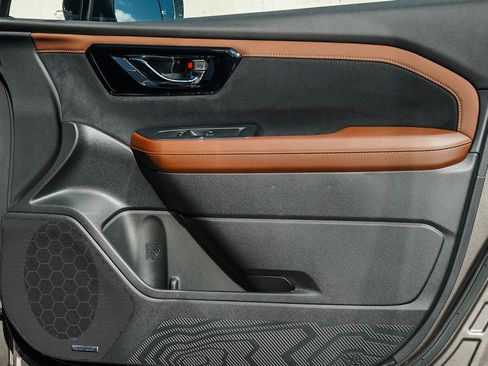 New 2025 Subaru Forester Touring image 10