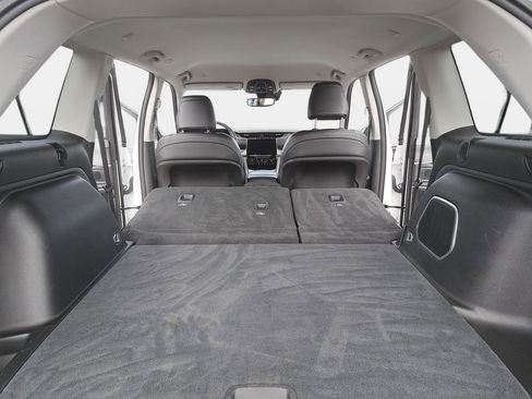 Certified 2023 Jeep Grand Cherokee Limited w/ Trailer Tow Prep Group (B) image 14