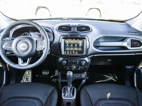 Used 2021 Jeep Renegade Latitude FWD image 13