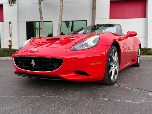 Used 2010 Ferrari California image 8