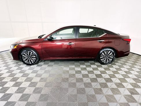 Used 2024 Nissan Altima 2.5 SV FWD image 6