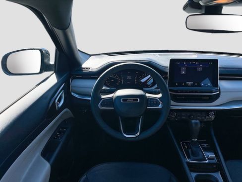 Used 2023 Jeep Compass Limited image 21