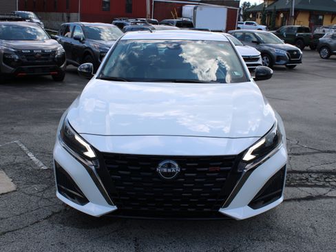 Certified 2023 Nissan Altima 2.5 SR w/ SR Premium Package AWD/4WD image 9