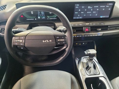 Used 2025 Kia K4 FWD image 22