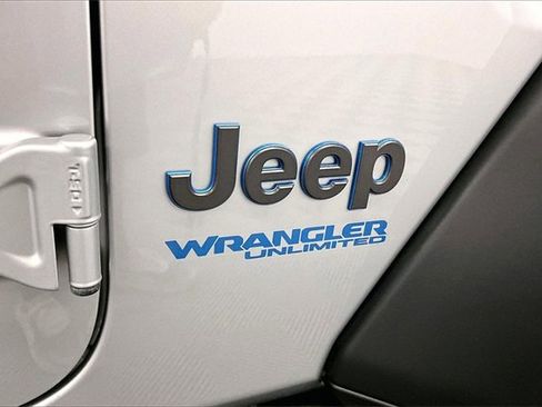 Used 2022 Jeep Wrangler Unlimited Rubicon 4xe w/ Cold Weather Group image 8