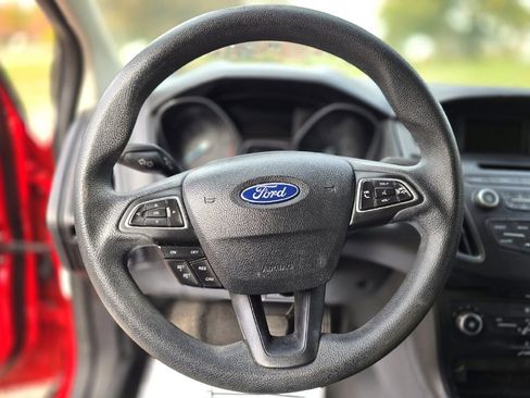 Used 2015 Ford Focus SE image 18