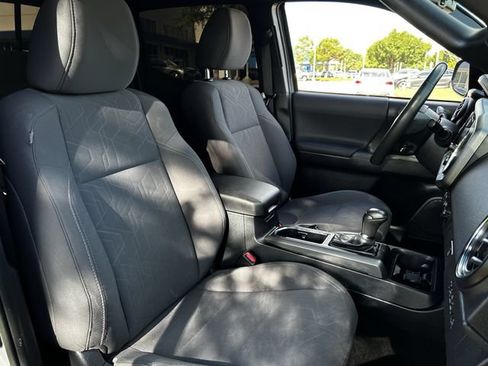 Used 2019 Toyota Tacoma TRD Off-Road AWD/4WD image 27