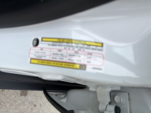 Used 2018 Jeep Cherokee Latitude Plus image 34