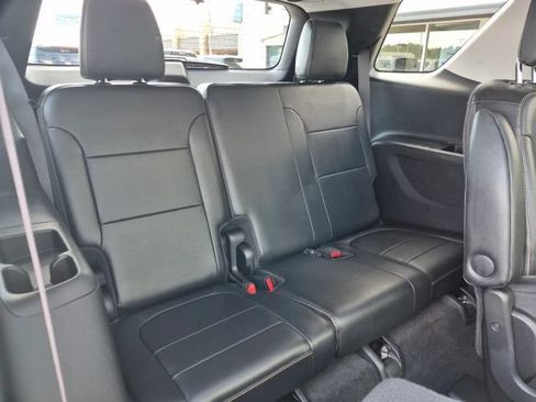 Used 2018 Chevrolet Traverse Premier w/ Driver Confidence II Package FWD image 21